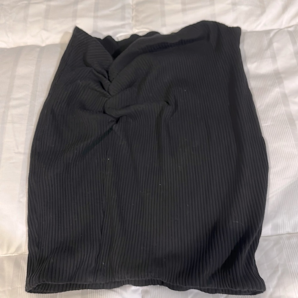 Stretchy black skirt